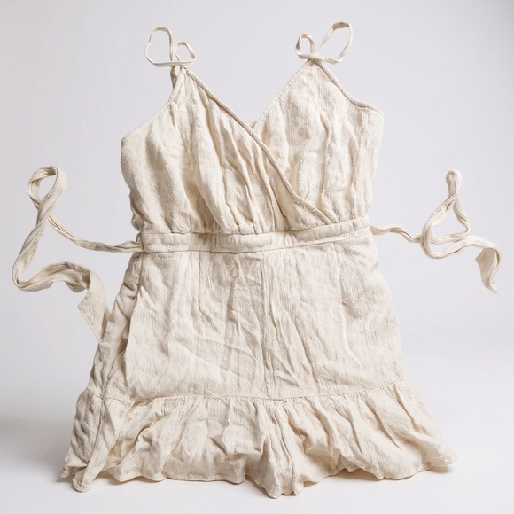 American Eagle Outfitters Pants - AE American Eagle Outfitters Cream tank Romper Shorts Sz Small